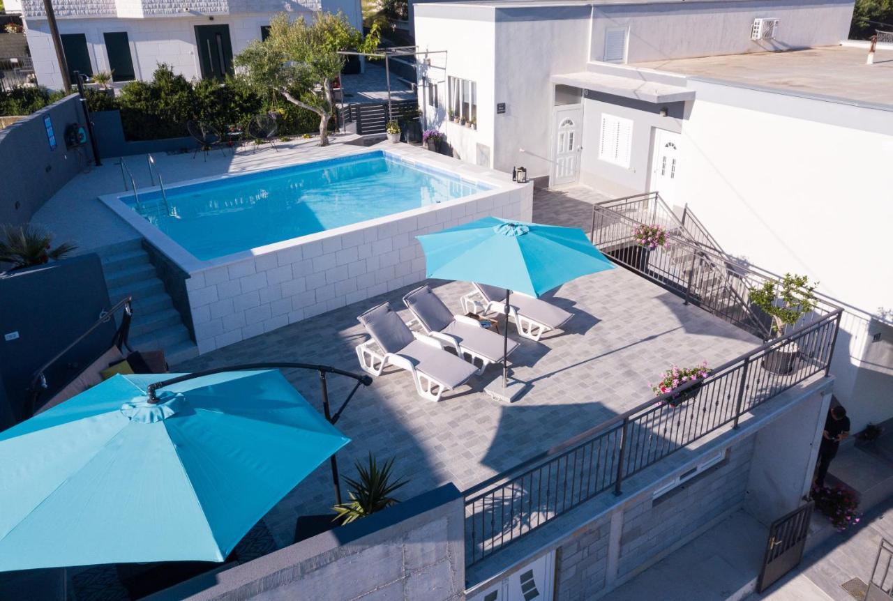 Apartments Lidija - Sea View Apartment With Exclusive Right Of Using Hot Tub Or Split Level Apartment With Exclusive Right Of Using Pool Подстрана Экстерьер фото