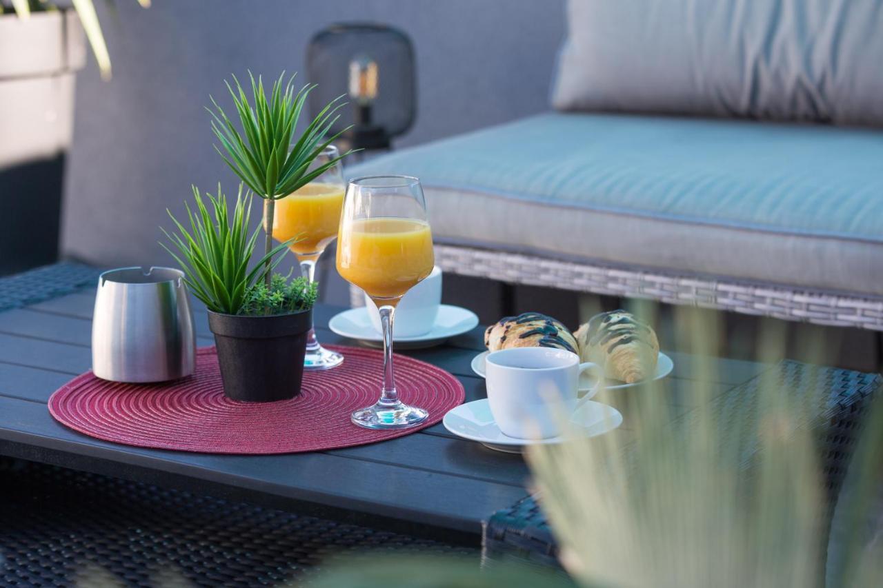 Apartments Lidija - Sea View Apartment With Exclusive Right Of Using Hot Tub Or Split Level Apartment With Exclusive Right Of Using Pool Подстрана Экстерьер фото