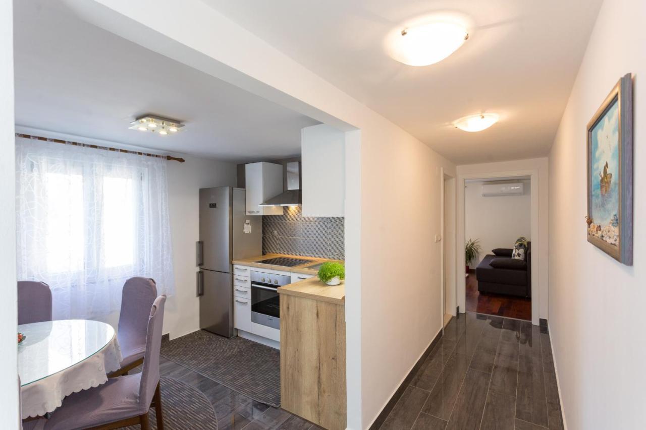 Apartments Lidija - Sea View Apartment With Exclusive Right Of Using Hot Tub Or Split Level Apartment With Exclusive Right Of Using Pool Подстрана Экстерьер фото