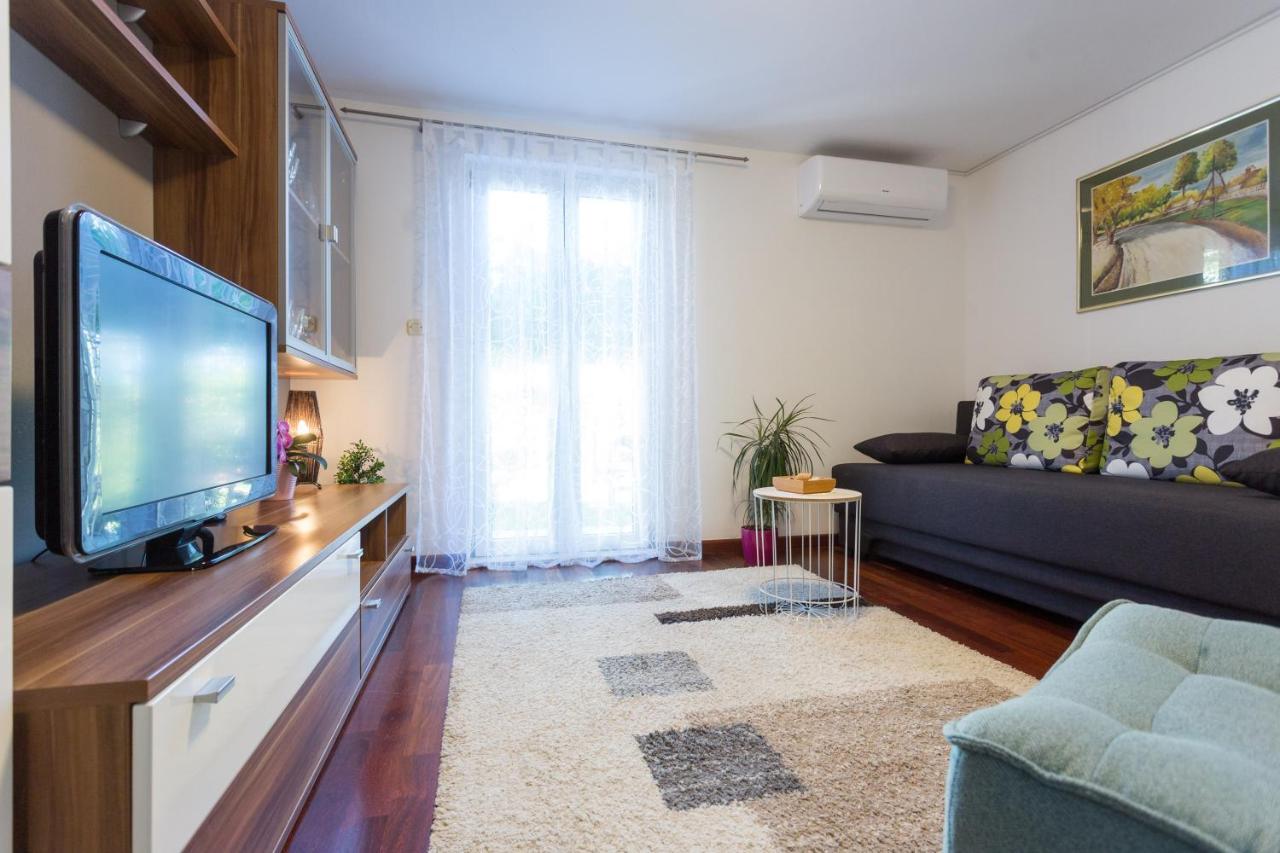 Apartments Lidija - Sea View Apartment With Exclusive Right Of Using Hot Tub Or Split Level Apartment With Exclusive Right Of Using Pool Подстрана Экстерьер фото