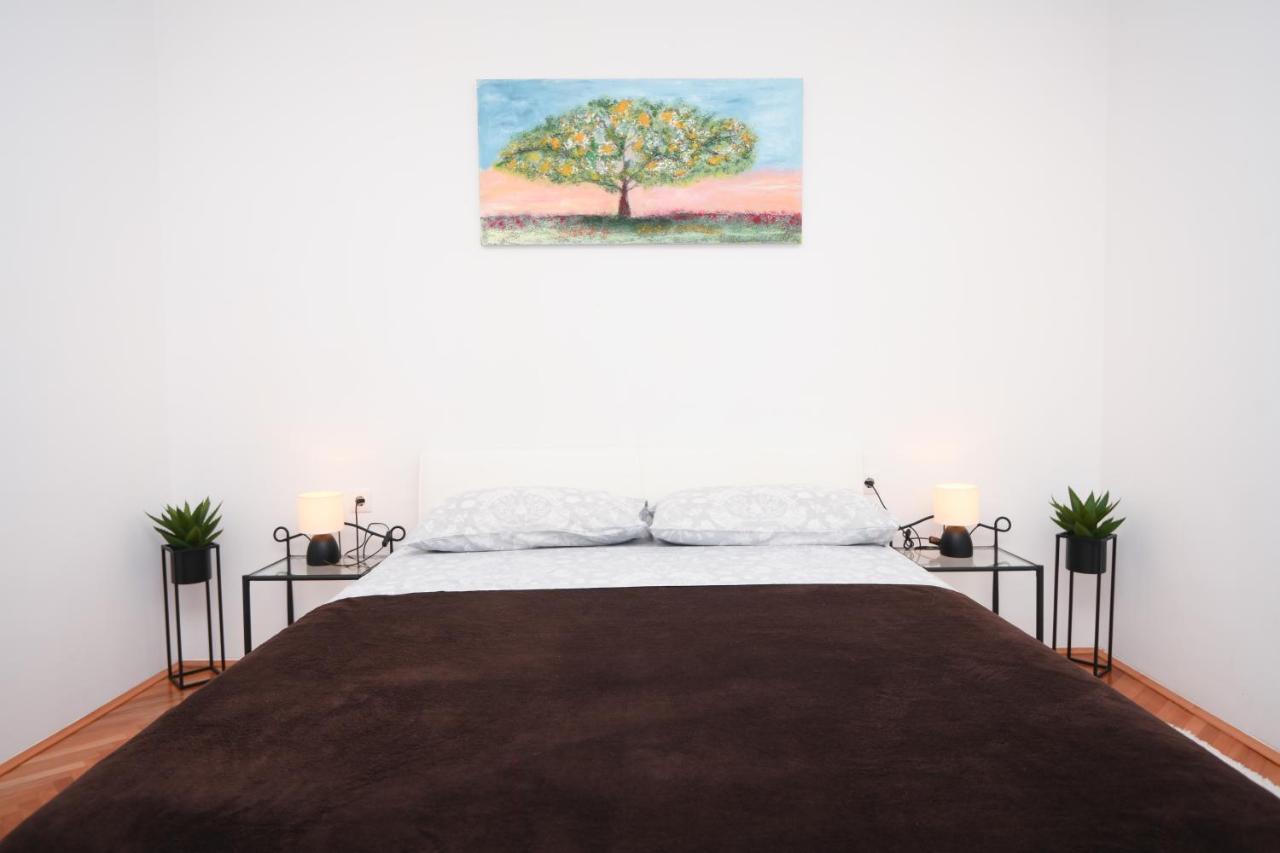 Apartments Lidija - Sea View Apartment With Exclusive Right Of Using Hot Tub Or Split Level Apartment With Exclusive Right Of Using Pool Подстрана Экстерьер фото