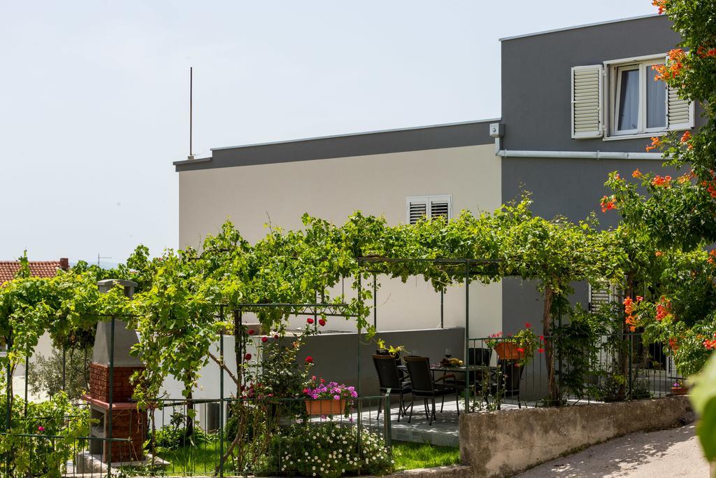 Apartments Lidija - Sea View Apartment With Exclusive Right Of Using Hot Tub Or Split Level Apartment With Exclusive Right Of Using Pool Подстрана Экстерьер фото