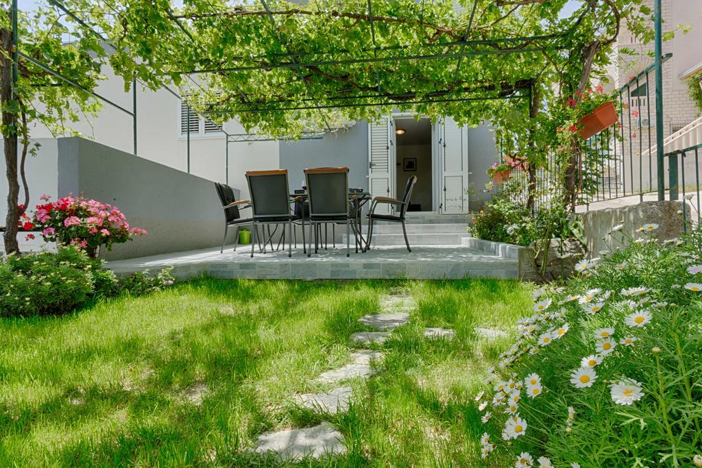 Apartments Lidija - Sea View Apartment With Exclusive Right Of Using Hot Tub Or Split Level Apartment With Exclusive Right Of Using Pool Подстрана Экстерьер фото