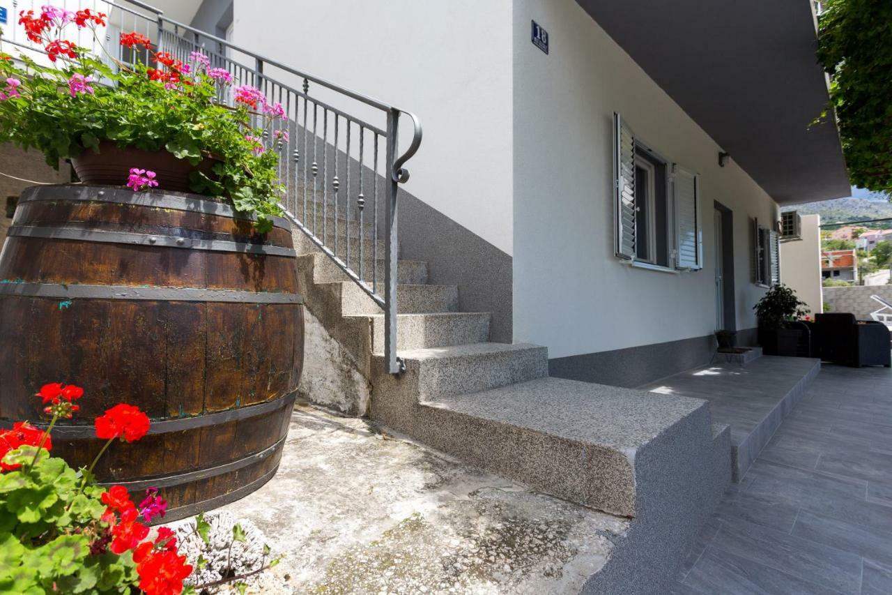 Apartments Lidija - Sea View Apartment With Exclusive Right Of Using Hot Tub Or Split Level Apartment With Exclusive Right Of Using Pool Подстрана Экстерьер фото