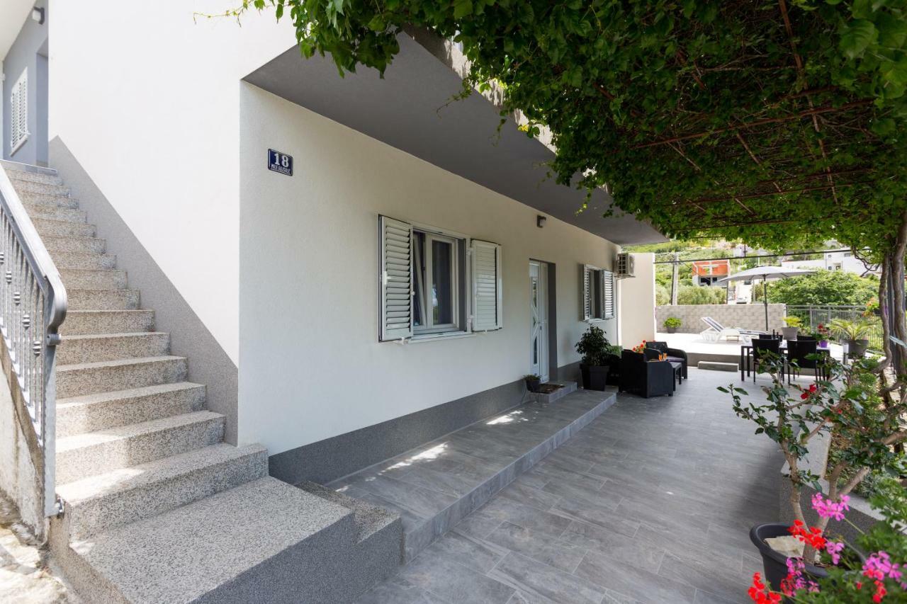 Apartments Lidija - Sea View Apartment With Exclusive Right Of Using Hot Tub Or Split Level Apartment With Exclusive Right Of Using Pool Подстрана Экстерьер фото