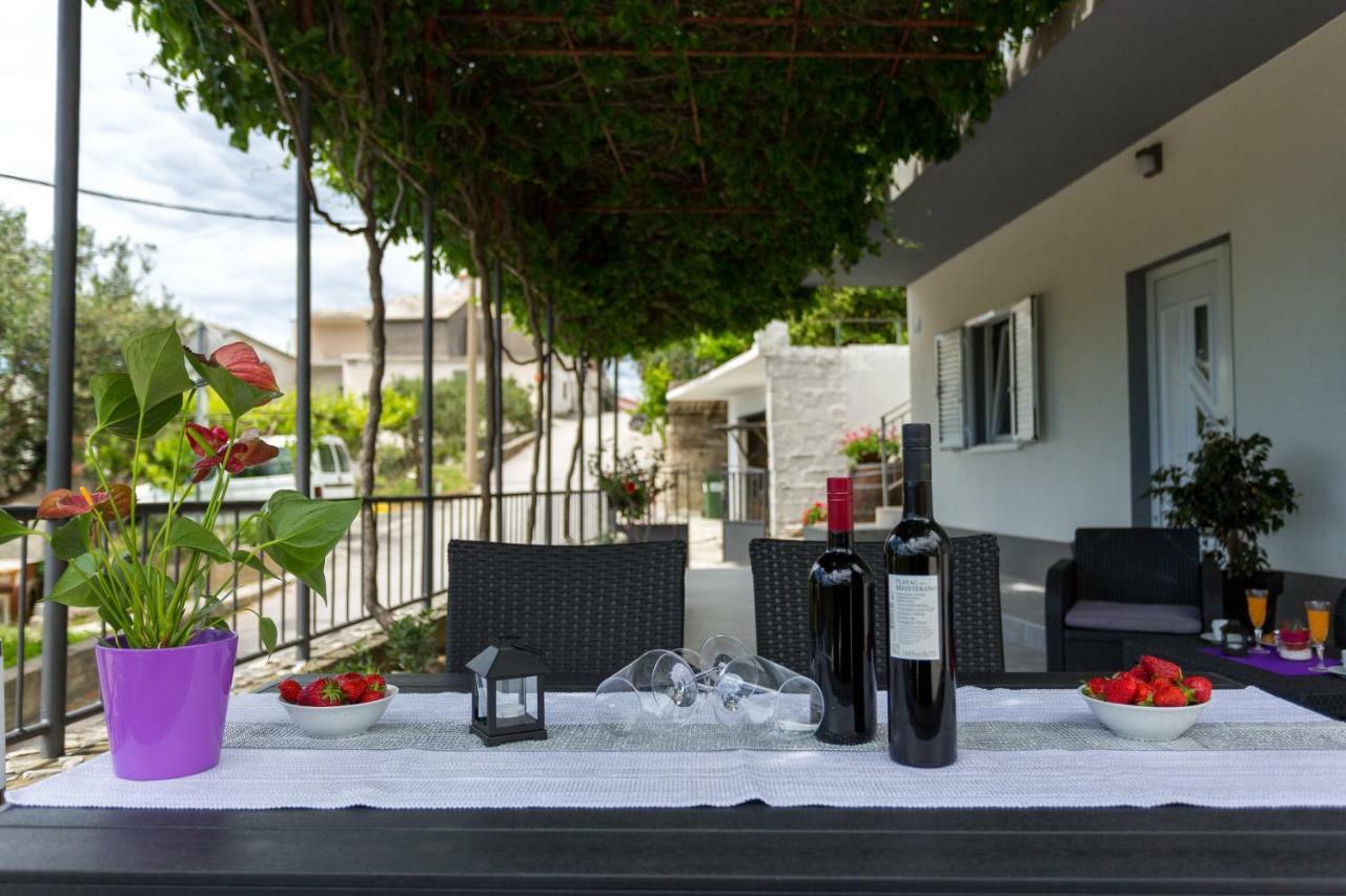 Apartments Lidija - Sea View Apartment With Exclusive Right Of Using Hot Tub Or Split Level Apartment With Exclusive Right Of Using Pool Подстрана Экстерьер фото