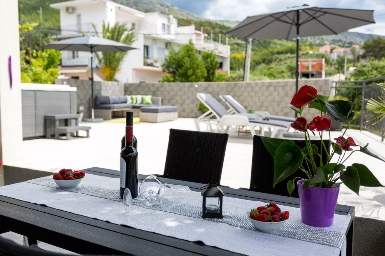 Apartments Lidija - Sea View Apartment With Exclusive Right Of Using Hot Tub Or Split Level Apartment With Exclusive Right Of Using Pool Подстрана Экстерьер фото