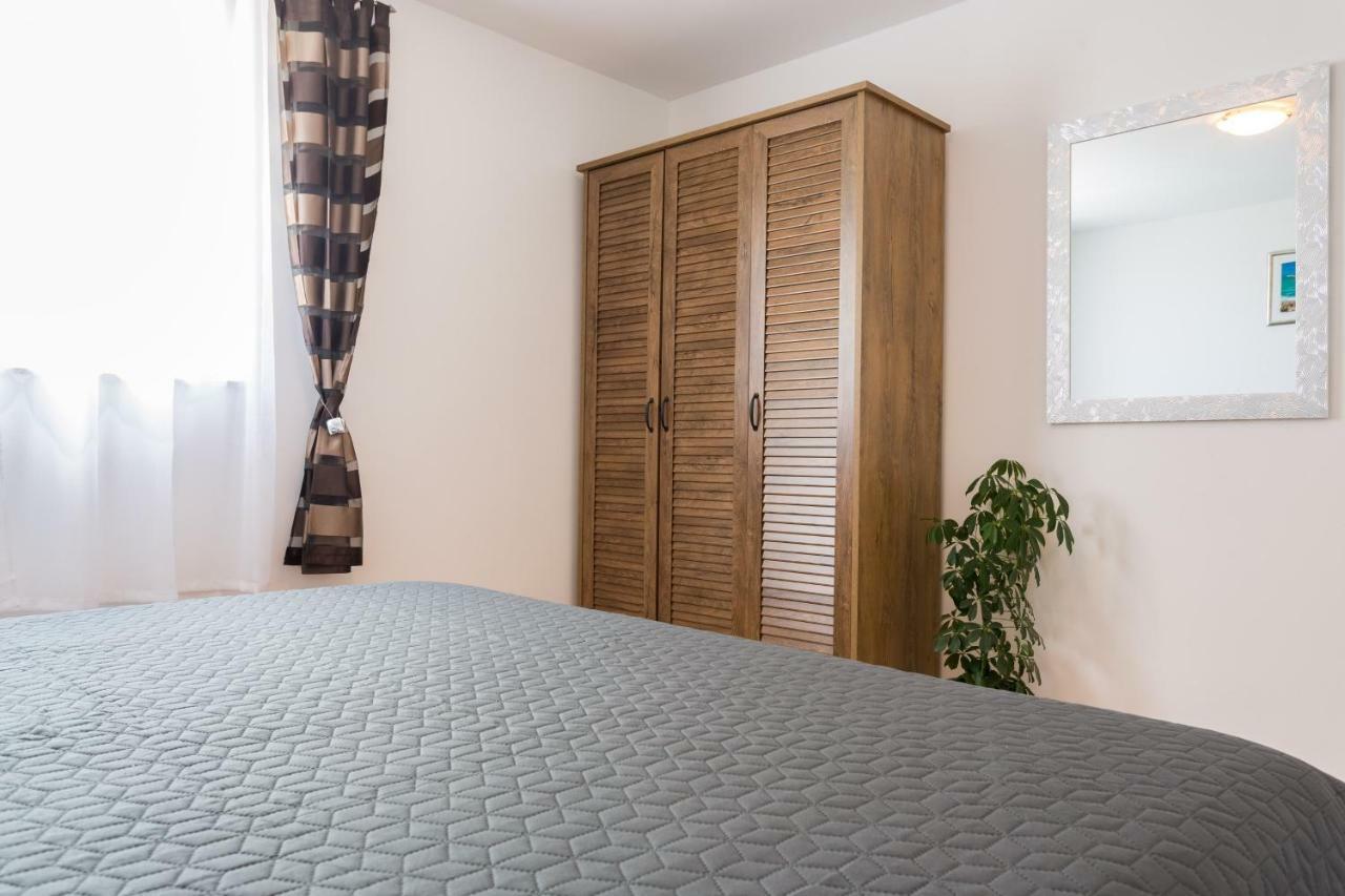 Apartments Lidija - Sea View Apartment With Exclusive Right Of Using Hot Tub Or Split Level Apartment With Exclusive Right Of Using Pool Подстрана Экстерьер фото