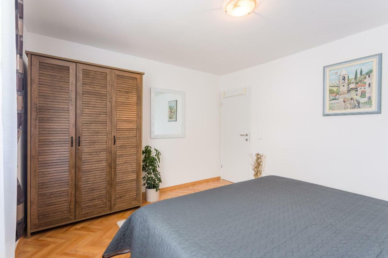 Apartments Lidija - Sea View Apartment With Exclusive Right Of Using Hot Tub Or Split Level Apartment With Exclusive Right Of Using Pool Подстрана Экстерьер фото