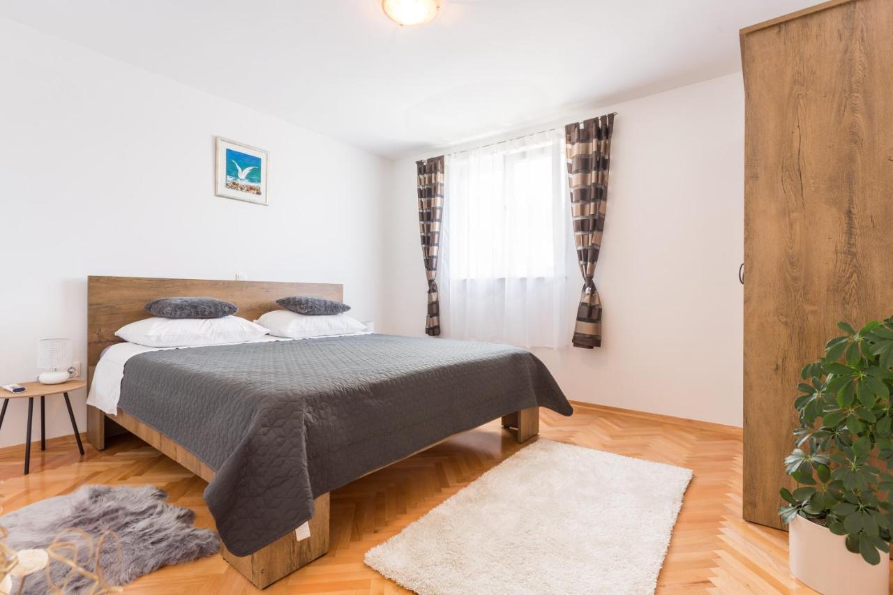 Apartments Lidija - Sea View Apartment With Exclusive Right Of Using Hot Tub Or Split Level Apartment With Exclusive Right Of Using Pool Подстрана Экстерьер фото